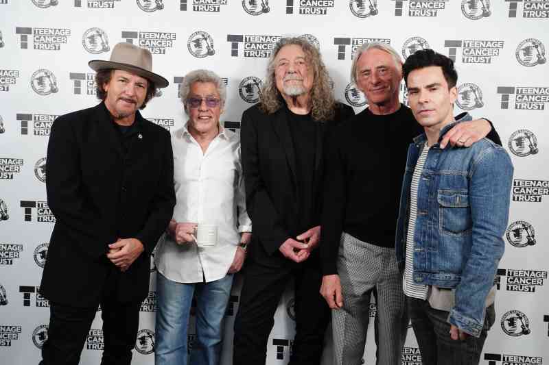 Eddie Vedder, Roger Daltrey, Robert Plant, Paul Weller and Kelly Jones back stage during Ovation