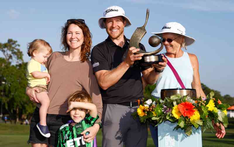 Varios miembros de la familia Malnati, incluida la esposa de Peter, Alicia, en el segundo lugar a la izquierda, se unieron a las celebraciones